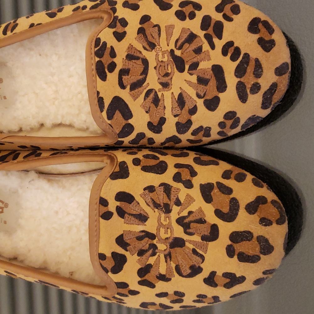 UGG Leopard Print Loafers Girl's Size 1 Leather Sheepskin Sherpa - Picture 2 of 10